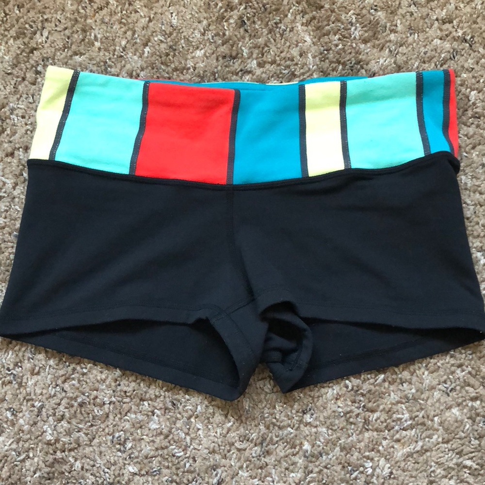 Reversible Lululemon Short (Size 6)